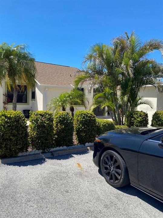 合同活跃: $130,000 (2 贝兹, 2 浴室, 933 平方英尺)