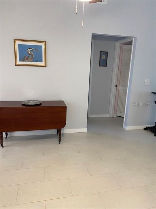 合同活跃: $130,000 (2 贝兹, 2 浴室, 933 平方英尺)