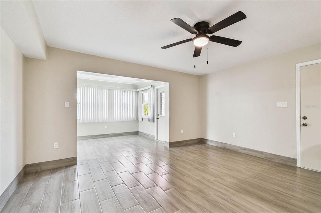 待售: $100,000 (2 贝兹, 2 浴室, 1088 平方英尺)