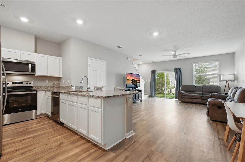 На продажу: $278,000 (3 спален, 2 ванн, 1354 Квадратных фут)