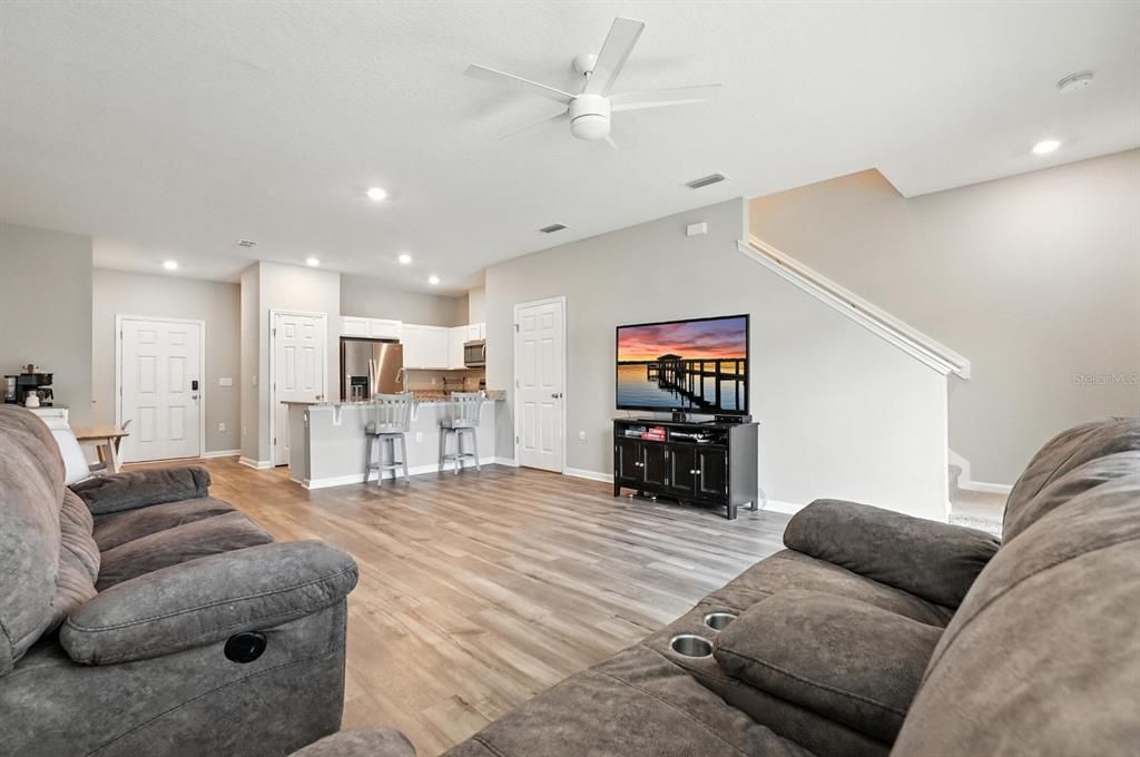 На продажу: $278,000 (3 спален, 2 ванн, 1354 Квадратных фут)