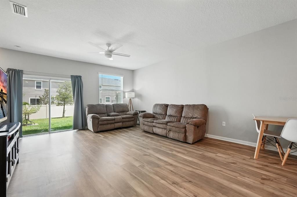 На продажу: $278,000 (3 спален, 2 ванн, 1354 Квадратных фут)