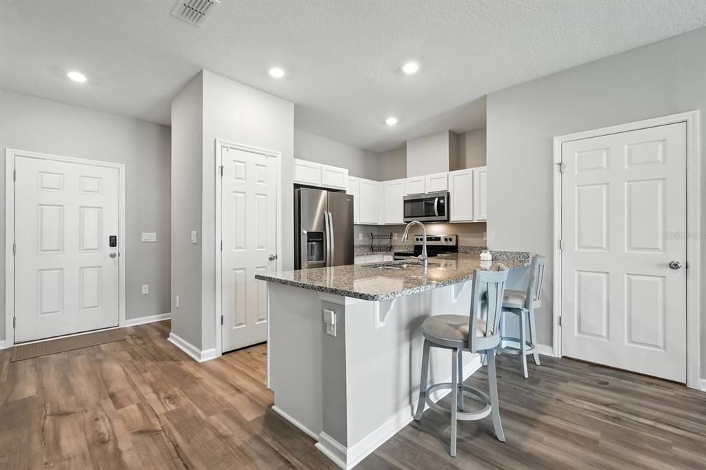 На продажу: $278,000 (3 спален, 2 ванн, 1354 Квадратных фут)