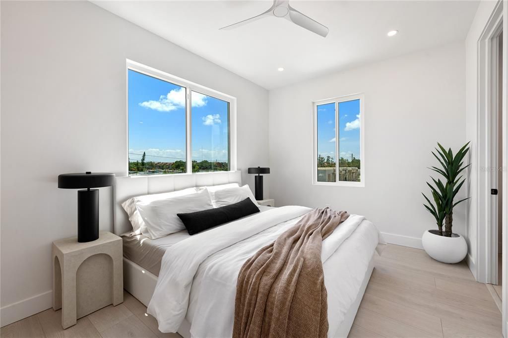 На продажу: $765,000 (3 спален, 2 ванн, 1814 Квадратных фут)