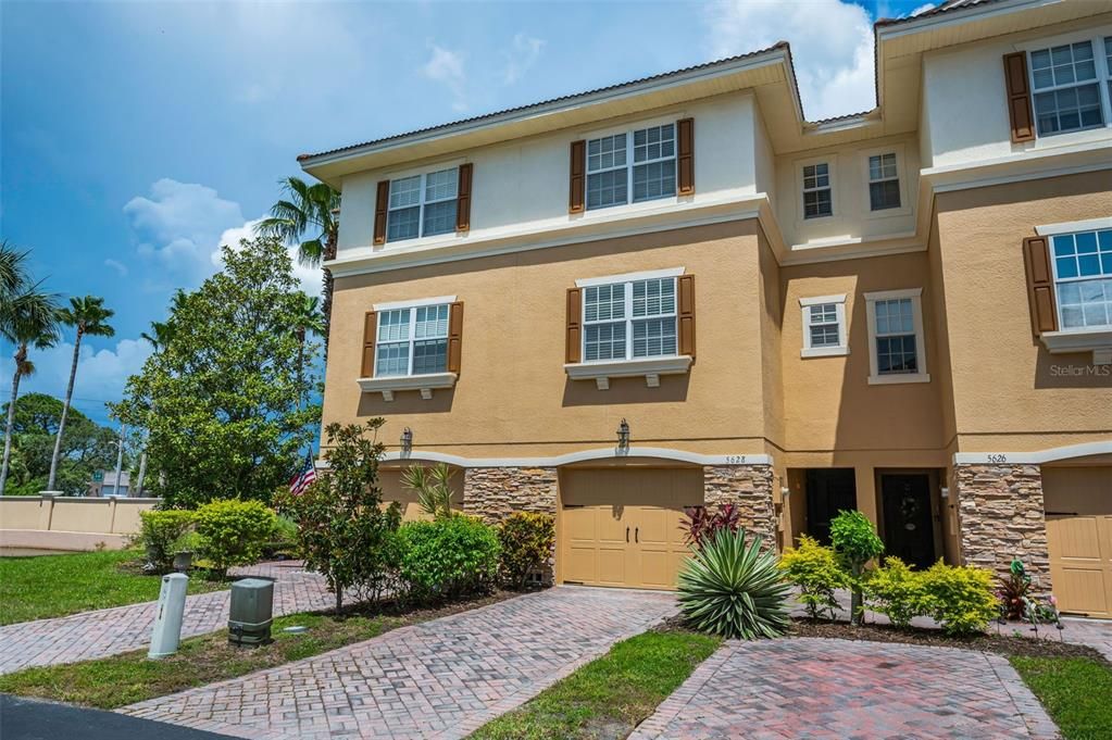 待售: $290,000 (3 贝兹, 3 浴室, 1710 平方英尺)