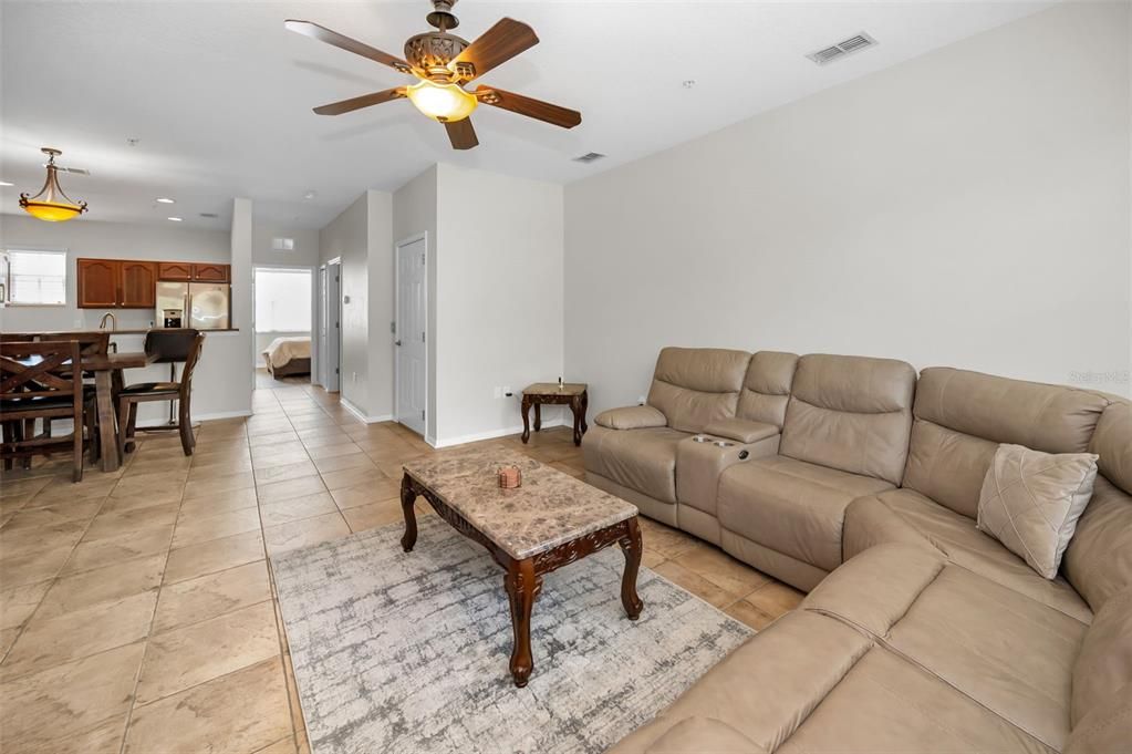 待售: $290,000 (3 贝兹, 3 浴室, 1710 平方英尺)