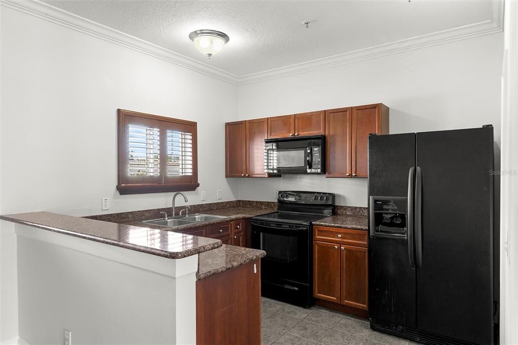 Active With Contract: $3,700 (3 beds, 2 baths, 1528 Square Feet)