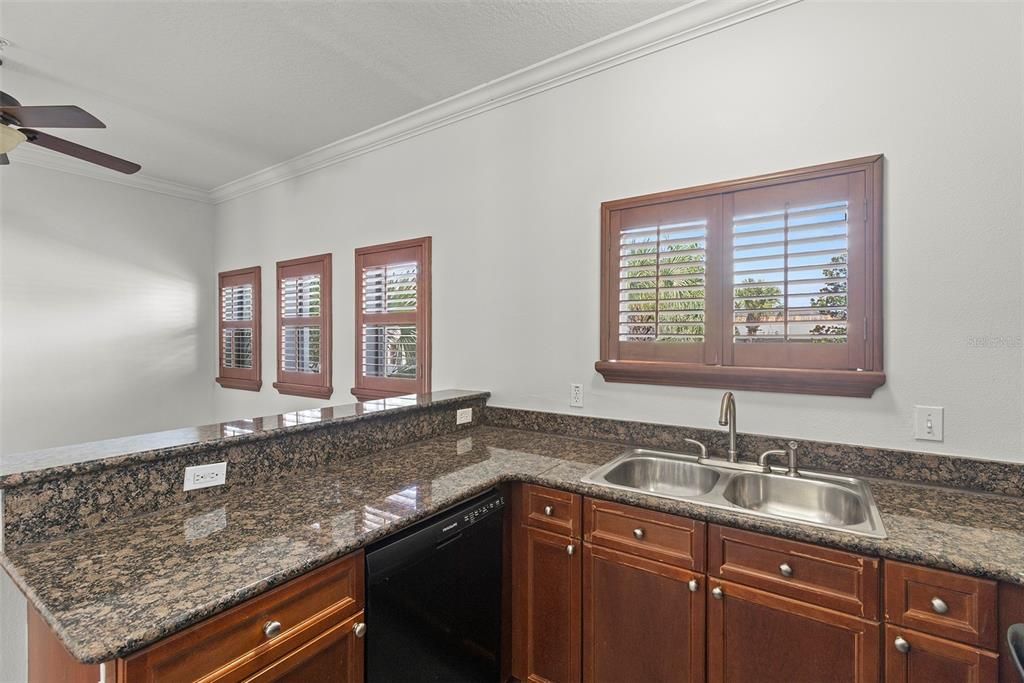 Active With Contract: $3,700 (3 beds, 2 baths, 1528 Square Feet)