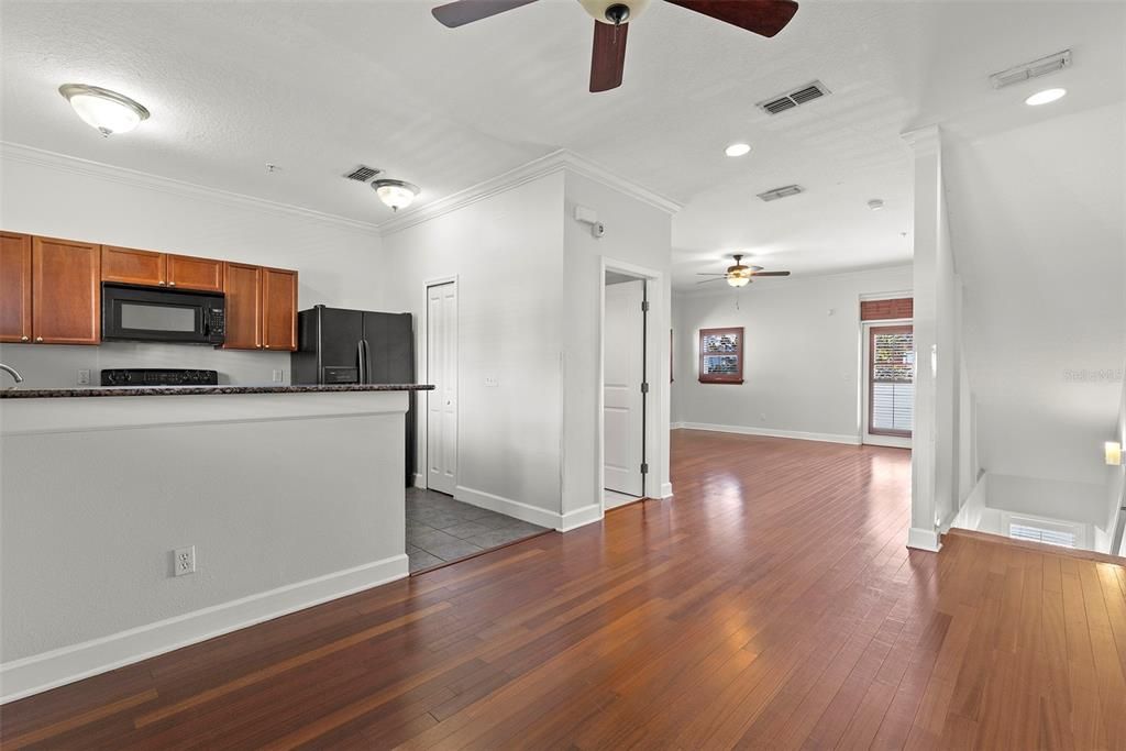 Active With Contract: $3,700 (3 beds, 2 baths, 1528 Square Feet)