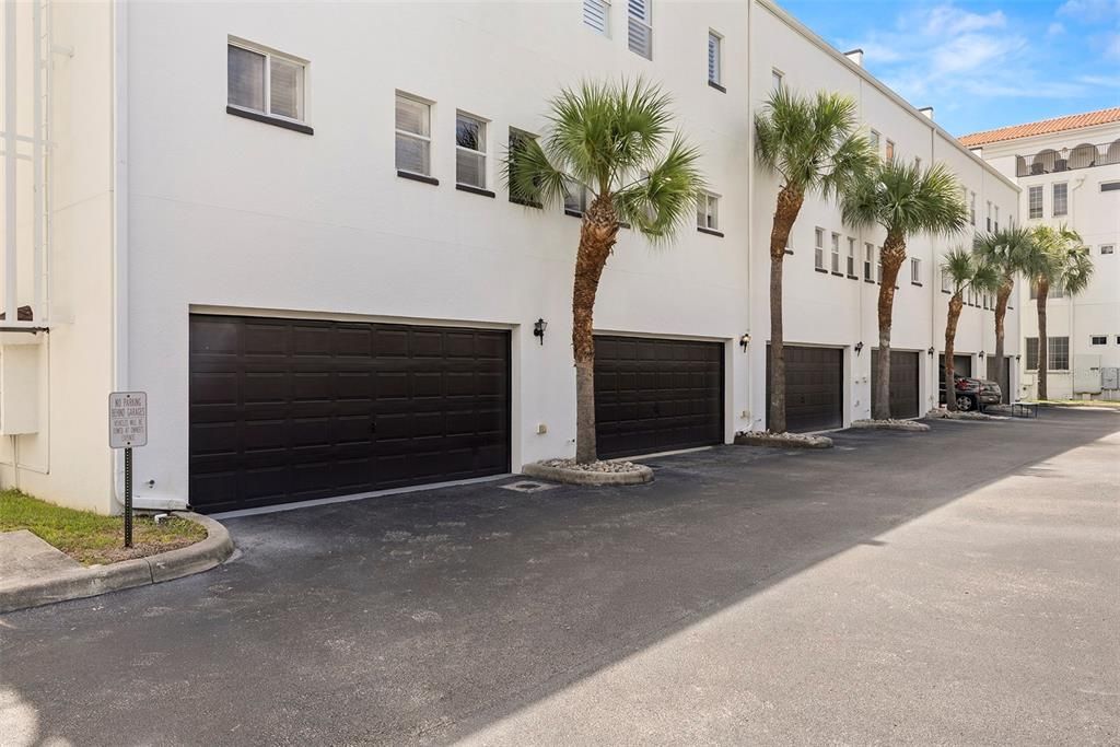 Active With Contract: $3,700 (3 beds, 2 baths, 1528 Square Feet)