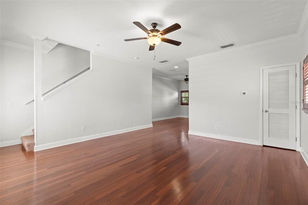 Active With Contract: $3,700 (3 beds, 2 baths, 1528 Square Feet)