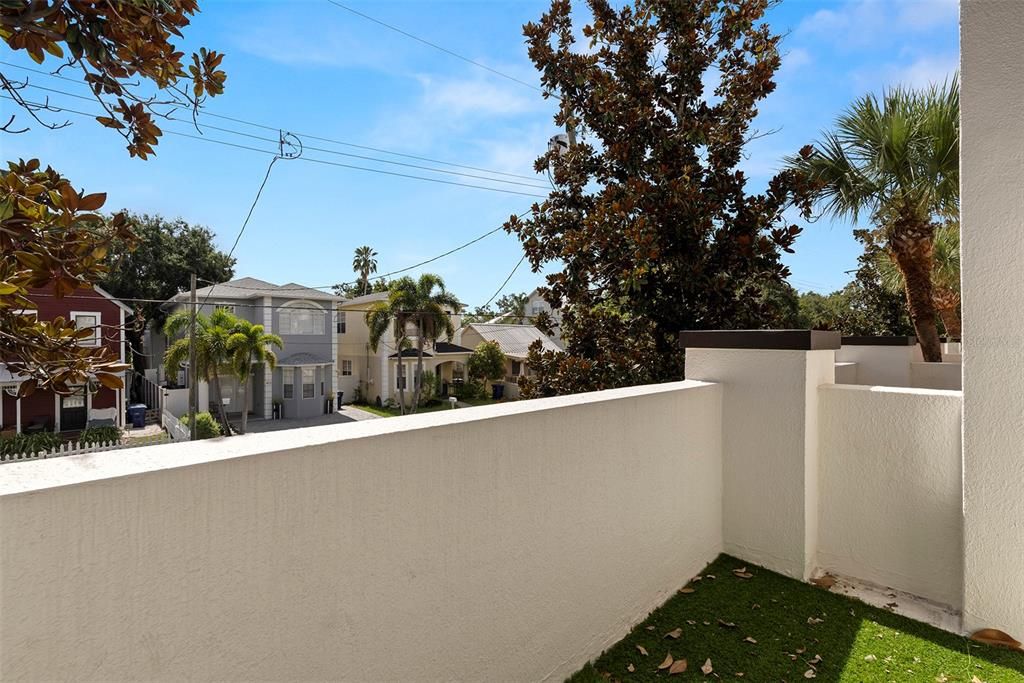 Active With Contract: $3,700 (3 beds, 2 baths, 1528 Square Feet)