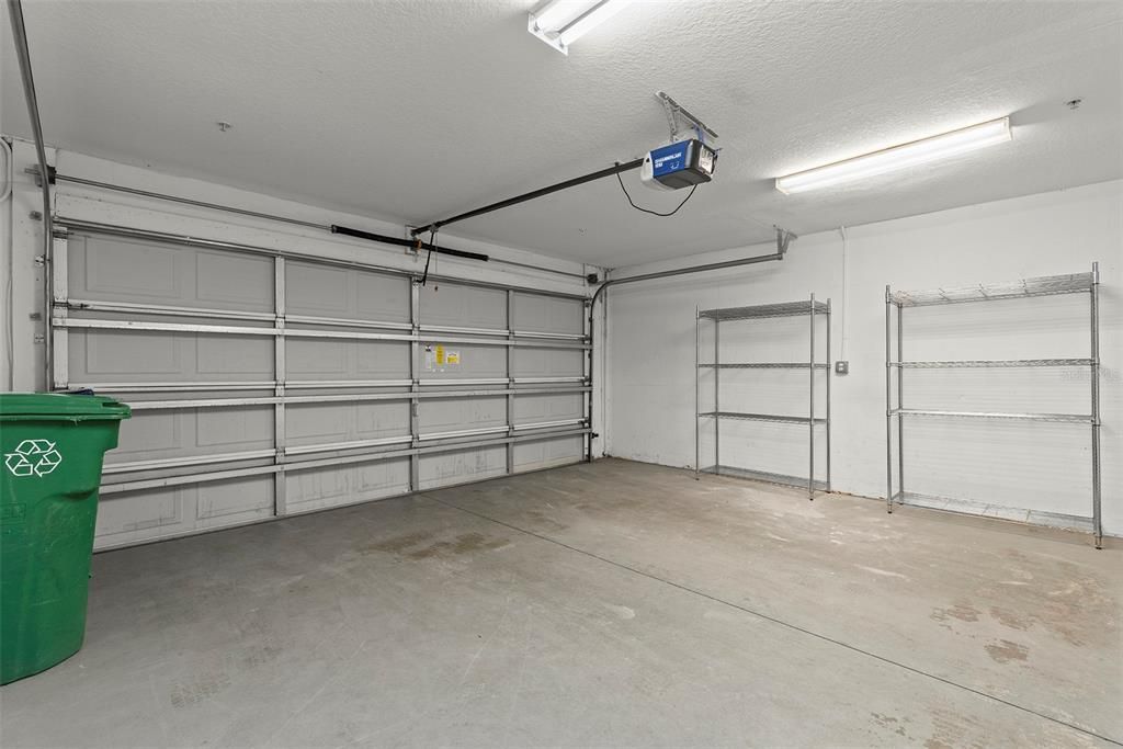 Active With Contract: $3,700 (3 beds, 2 baths, 1528 Square Feet)