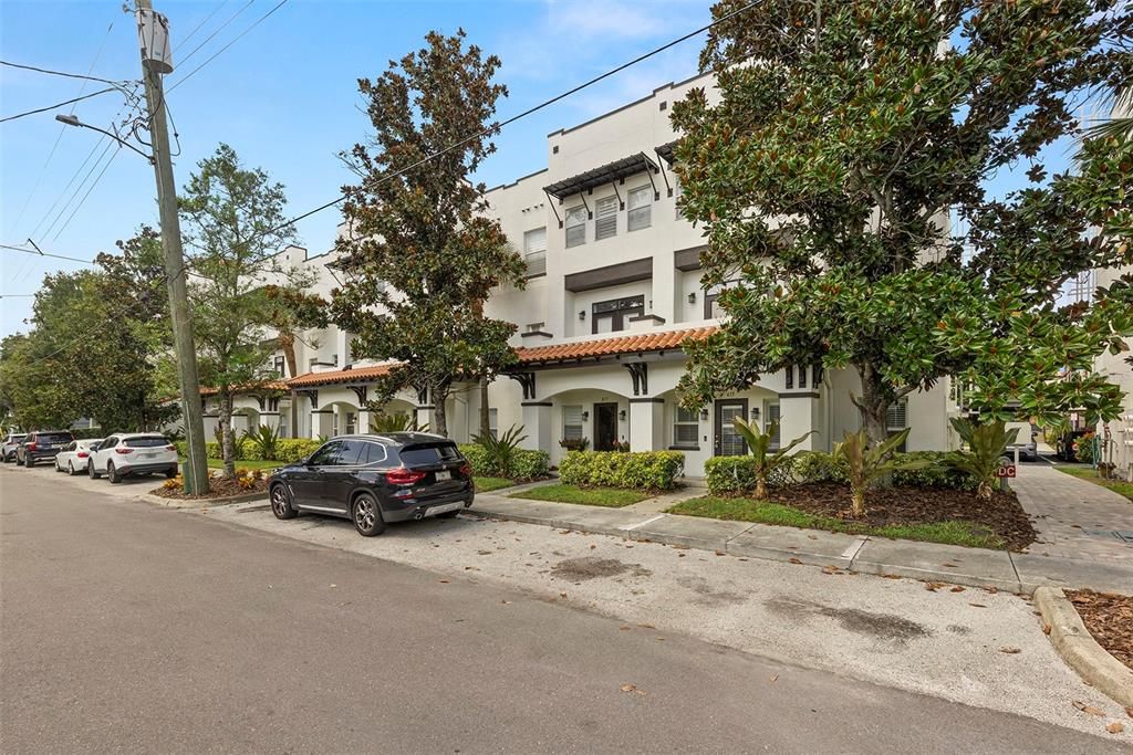 Active With Contract: $3,700 (3 beds, 2 baths, 1528 Square Feet)