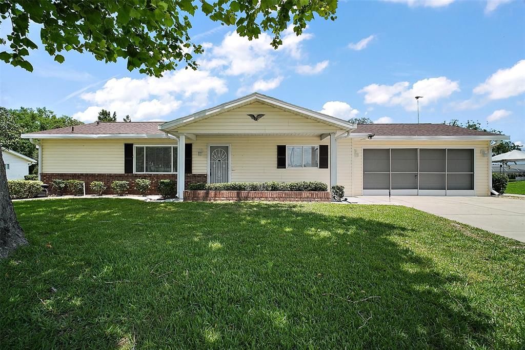 合同活跃: $234,900 (2 贝兹, 2 浴室, 1548 平方英尺)