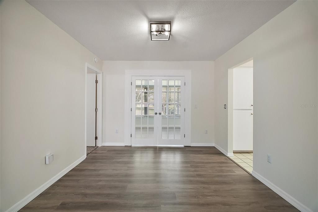 合同活跃: $234,900 (2 贝兹, 2 浴室, 1548 平方英尺)