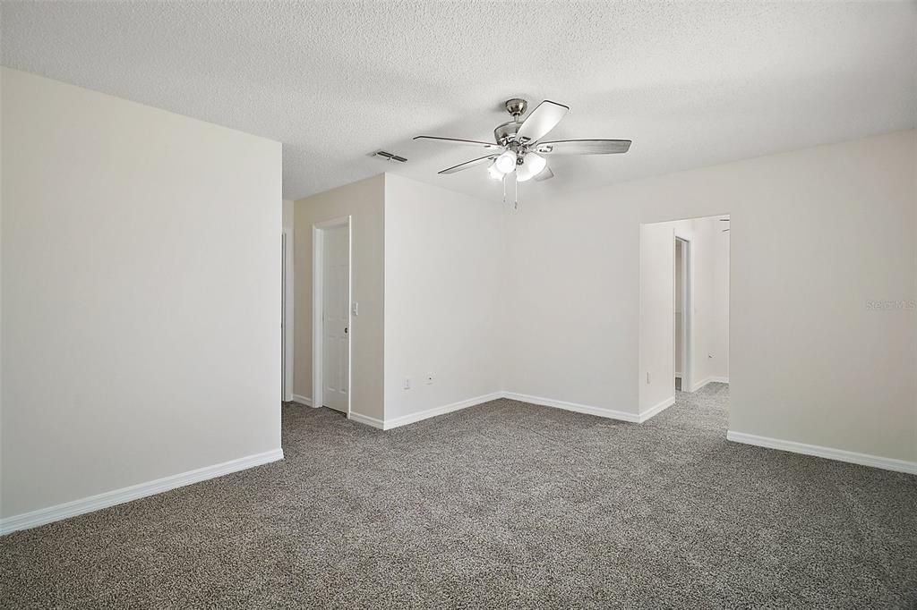 合同活跃: $234,900 (2 贝兹, 2 浴室, 1548 平方英尺)