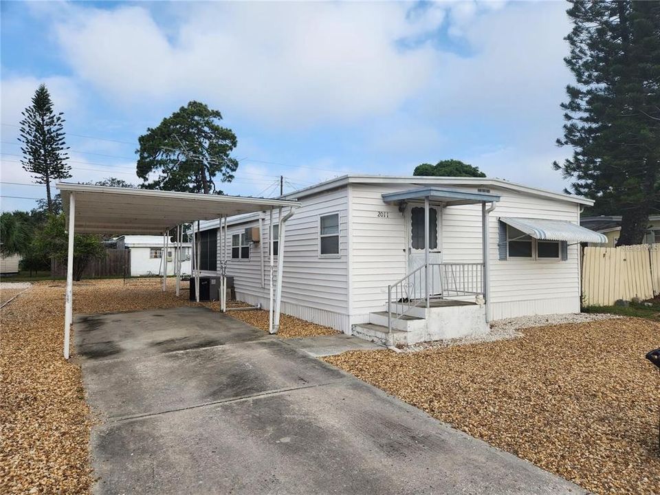 Active With Contract: $82,900 (2 beds, 1 baths, 1116 Square Feet)