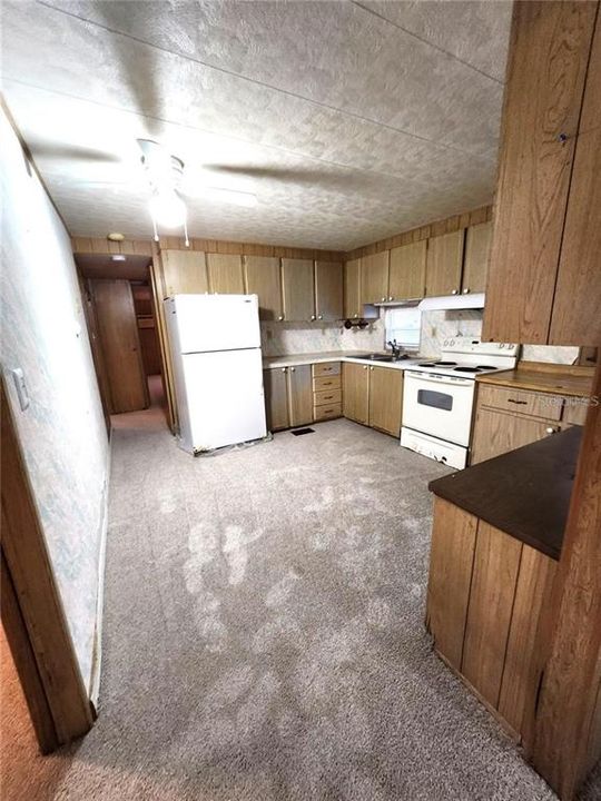 Active With Contract: $82,900 (2 beds, 1 baths, 1116 Square Feet)