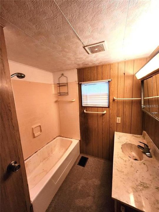 Active With Contract: $82,900 (2 beds, 1 baths, 1116 Square Feet)