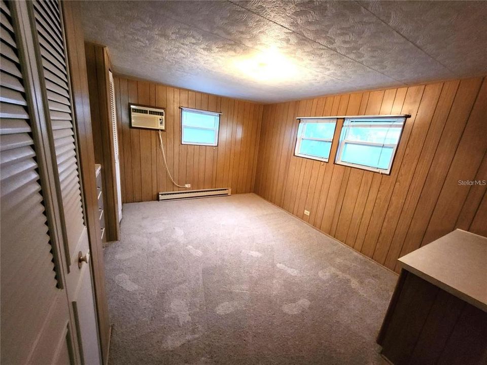 Active With Contract: $82,900 (2 beds, 1 baths, 1116 Square Feet)