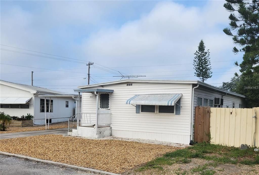 Active With Contract: $82,900 (2 beds, 1 baths, 1116 Square Feet)