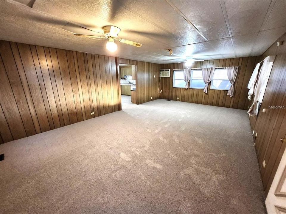 Active With Contract: $82,900 (2 beds, 1 baths, 1116 Square Feet)