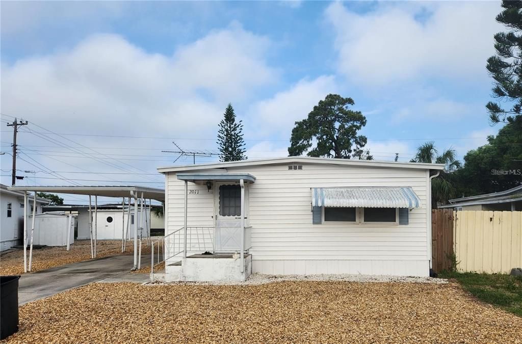 Active With Contract: $82,900 (2 beds, 1 baths, 1116 Square Feet)