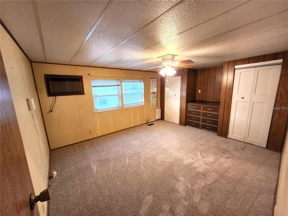 Active With Contract: $82,900 (2 beds, 1 baths, 1116 Square Feet)