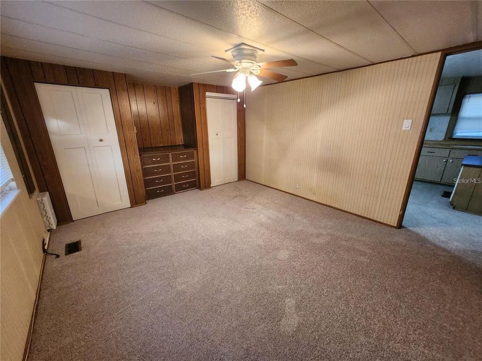 Active With Contract: $82,900 (2 beds, 1 baths, 1116 Square Feet)