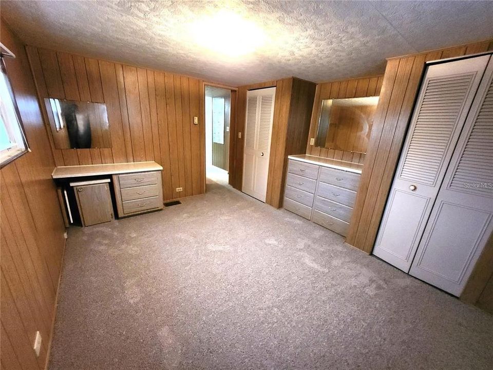 Active With Contract: $82,900 (2 beds, 1 baths, 1116 Square Feet)