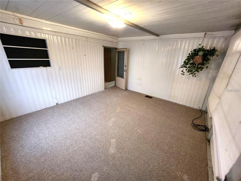 Active With Contract: $82,900 (2 beds, 1 baths, 1116 Square Feet)