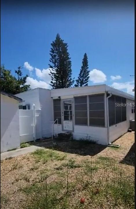 Active With Contract: $82,900 (2 beds, 1 baths, 1116 Square Feet)