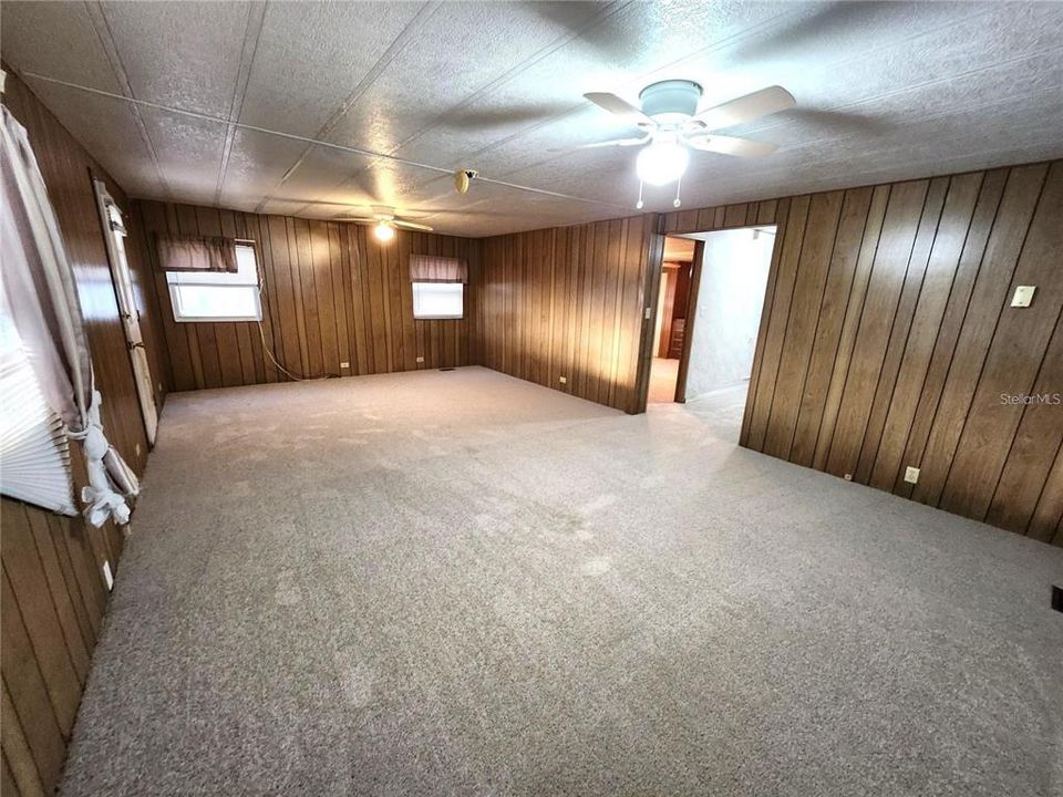 Active With Contract: $82,900 (2 beds, 1 baths, 1116 Square Feet)