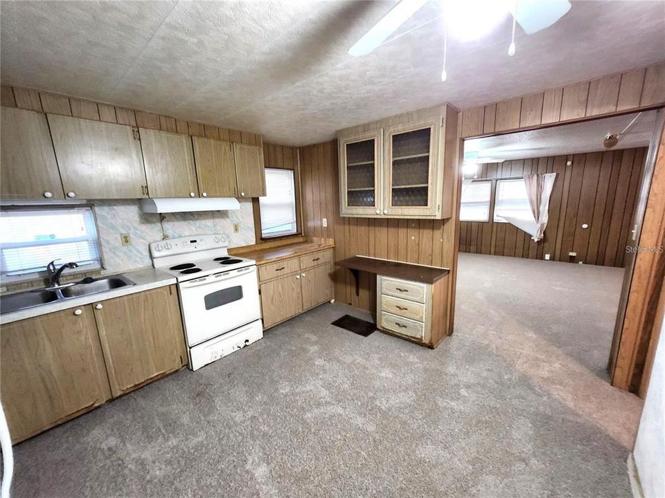 Active With Contract: $82,900 (2 beds, 1 baths, 1116 Square Feet)