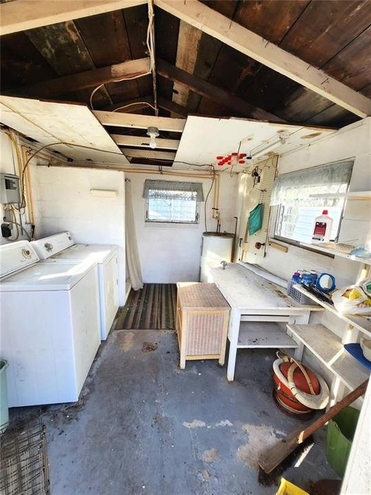 Active With Contract: $82,900 (2 beds, 1 baths, 1116 Square Feet)