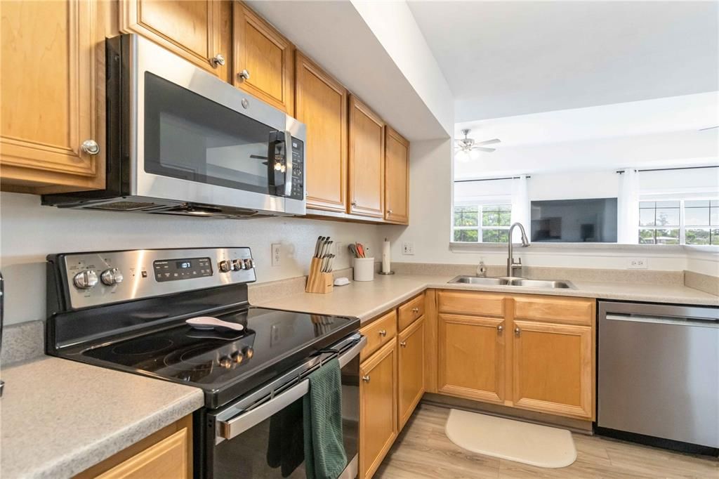 В аренду: $2,600 (2 спален, 2 ванн, 1058 Квадратных фут)