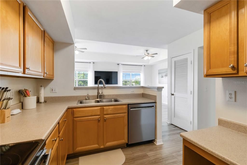 В аренду: $2,600 (2 спален, 2 ванн, 1058 Квадратных фут)