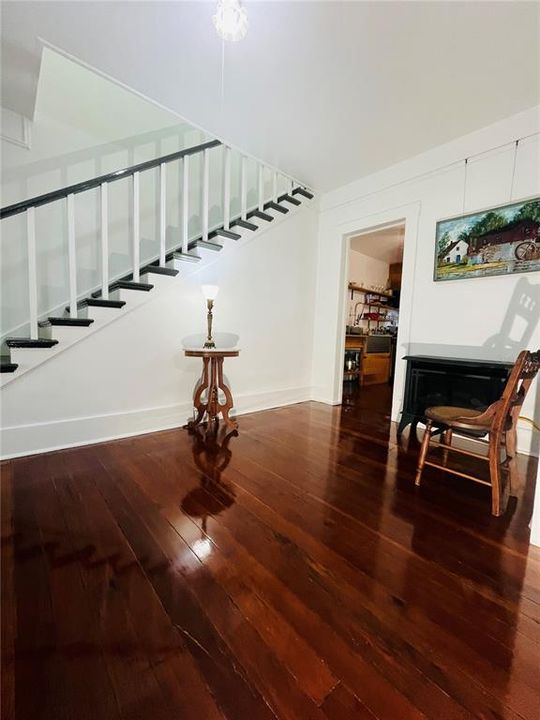 For Rent: $5,500 (5 beds, 4 baths, 3200 Square Feet)