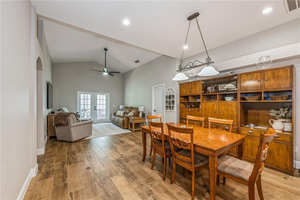 Active With Contract: $385,000 (4 beds, 2 baths, 1894 Square Feet)