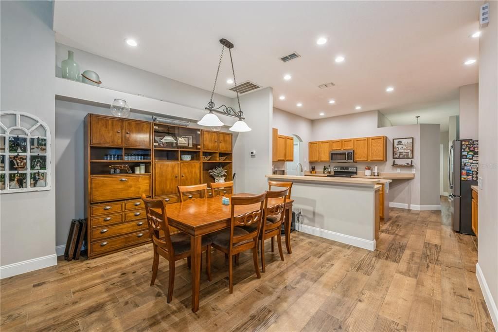 Active With Contract: $385,000 (4 beds, 2 baths, 1894 Square Feet)