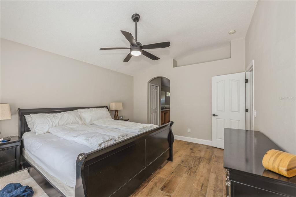 Active With Contract: $385,000 (4 beds, 2 baths, 1894 Square Feet)