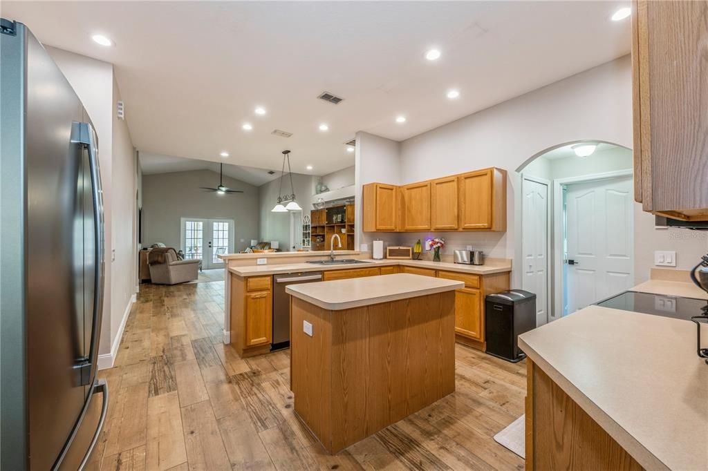 Active With Contract: $385,000 (4 beds, 2 baths, 1894 Square Feet)