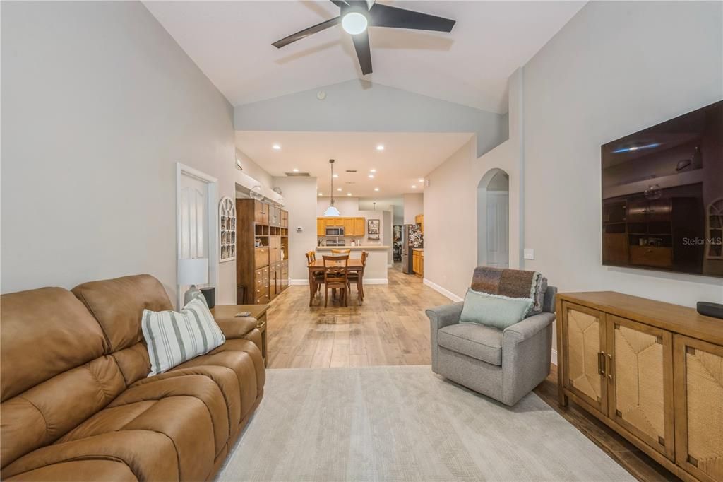 Active With Contract: $385,000 (4 beds, 2 baths, 1894 Square Feet)