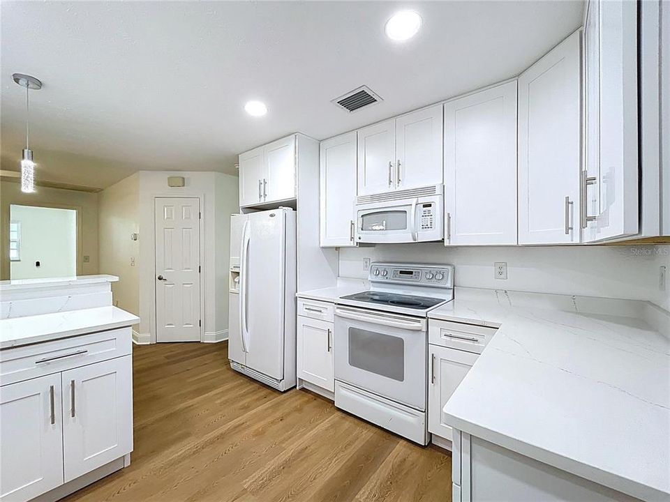 待售: $529,000 (4 贝兹, 3 浴室, 2282 平方英尺)