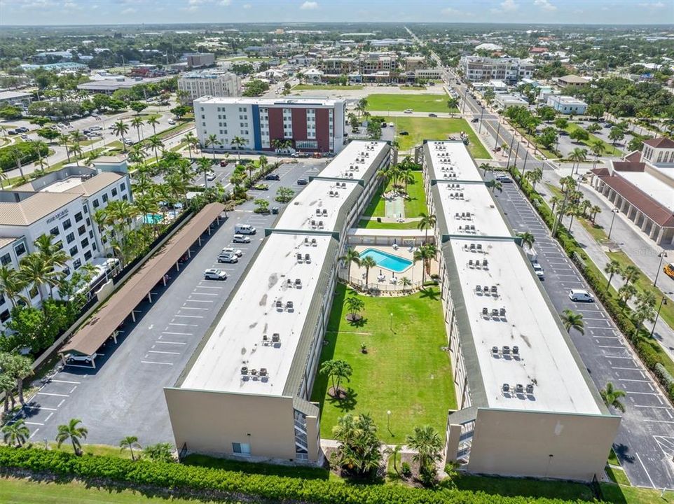 На продажу: $225,000 (2 спален, 2 ванн, 1077 Квадратных фут)