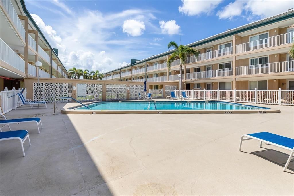 На продажу: $225,000 (2 спален, 2 ванн, 1077 Квадратных фут)