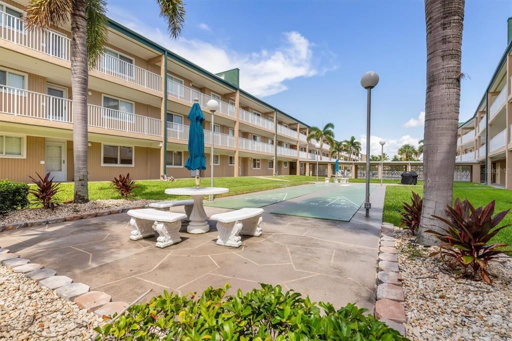 На продажу: $225,000 (2 спален, 2 ванн, 1077 Квадратных фут)