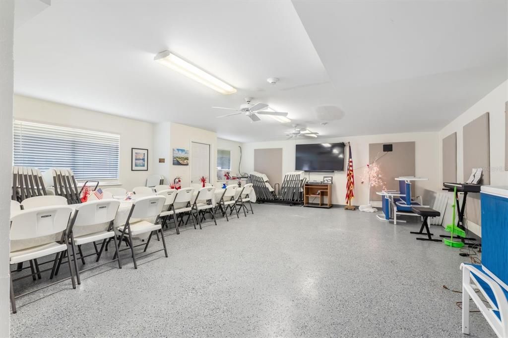 На продажу: $225,000 (2 спален, 2 ванн, 1077 Квадратных фут)