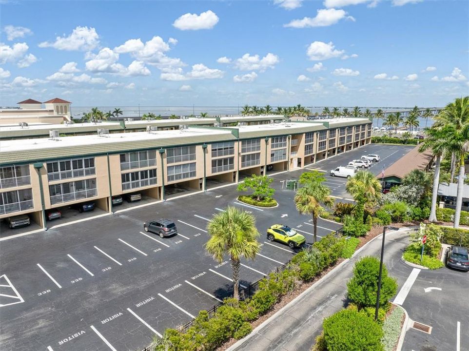 На продажу: $225,000 (2 спален, 2 ванн, 1077 Квадратных фут)